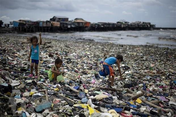 Thủ tướng Nhật cam kết hợp tác với ASEAN giải quyết nạn rác thải biển