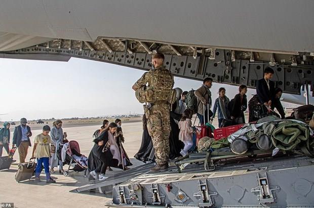 Afghanistan: Anh kết thúc sứ mệnh, Pháp và Anh đề xuất lập khu an toàn