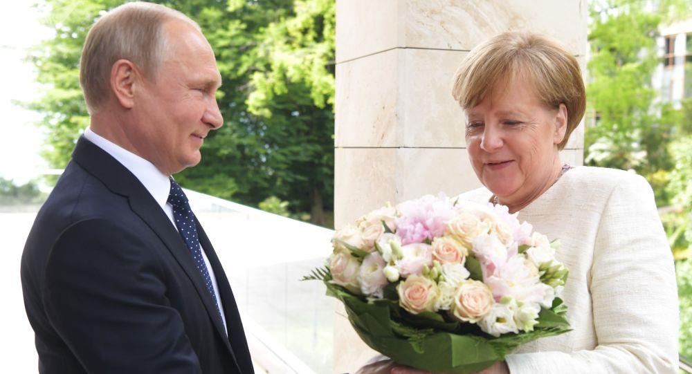 Lãnh đạo Nga, Đức 'trao đổi hữu ích, đúng lúc’