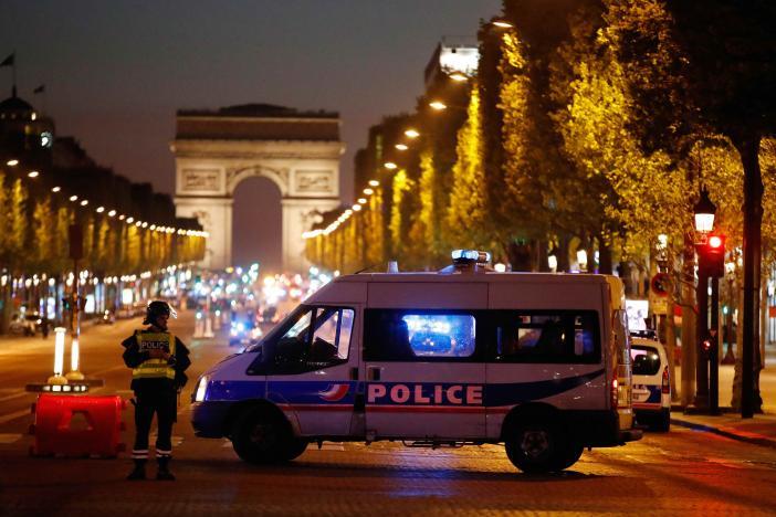 Khủng bố ở Pháp: Nghi phạm thứ hai trình diện cảnh sát Bỉ