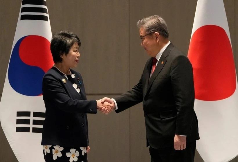 Ngoại trưởng Hàn Quốc hội đàm riêng rẽ với người đồng cấp Nhật Bản và Trung Quốc