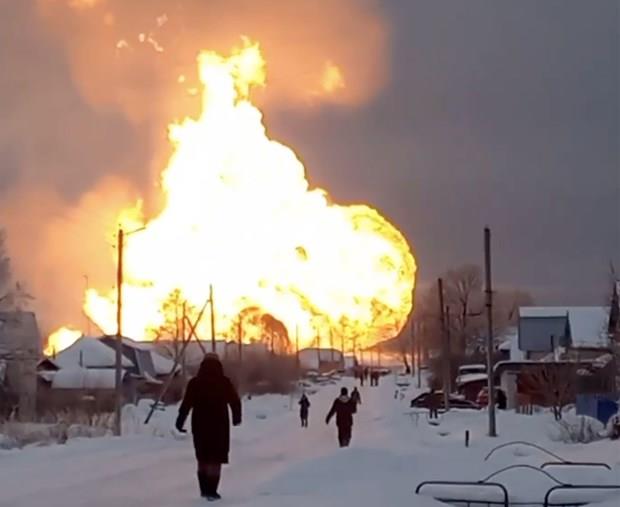 Nga dập tắt đám cháy trên đường ống dẫn khí đốt bị nứt ở Chuvashia