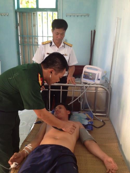 Bệnh xá Đảo Sơn Ca cấp cứu ngư dân bị tai nạn trên biển
