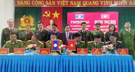Giao ban công an các huyện giáp biên giới Việt Nam – Lào