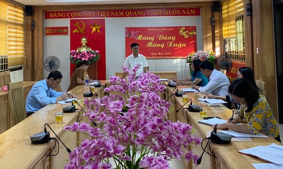Thường trực Huyện ủy Vĩnh Linh làm việc với Ban Tuyên giáo và Trung tâm Chính trị huyện 