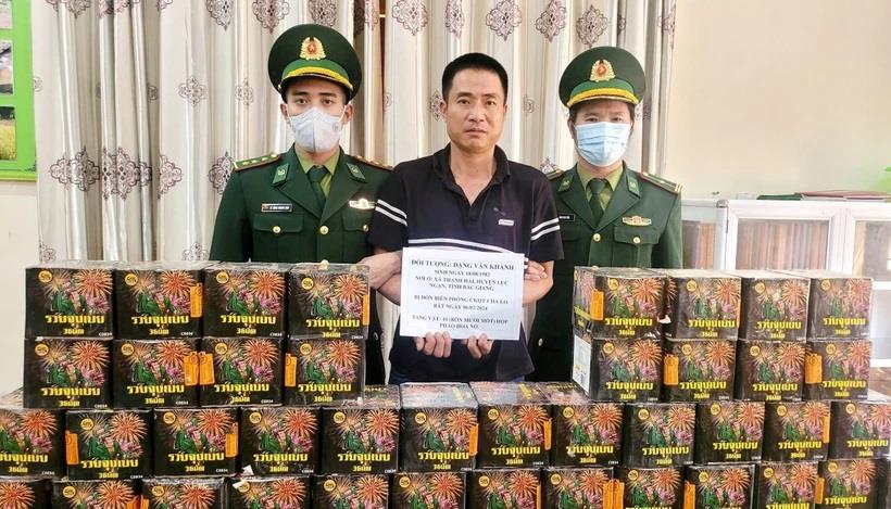 Quảng Bình: Bắt đối tượng chuyển trái phép hơn 40 hộp pháo hoa nổ vào Việt Nam
