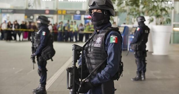 Biệt đội cảnh sát Mexico sử dụng siêu xe truy đuổi tội phạm nguy hiểm