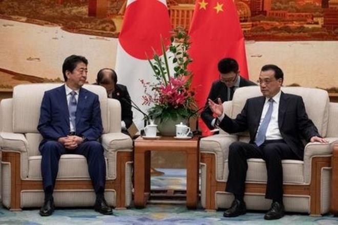 Thủ tướng Trung Quốc Lý Khắc Cường gặp Thủ tướng Nhật Bản Shinzo Abe