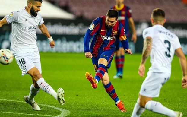 Lionel Messi tỏa sáng giúp Barcelona bám sát Atletico Madrid