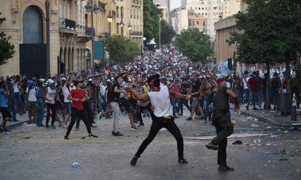 Liban: Người biểu tình cố xông vào các tòa nhà cơ quan công quyền