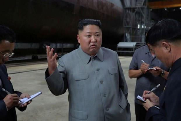 Ông Kim Jong-un đã kiểm tra một tàu ngầm mới được chế tạo