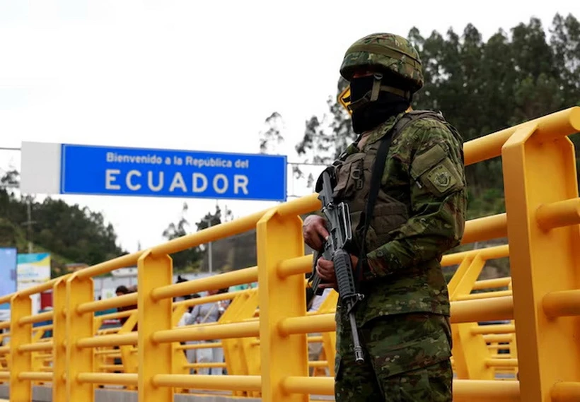 Ecuador tạm đóng cửa biên giới với Colombia và Peru