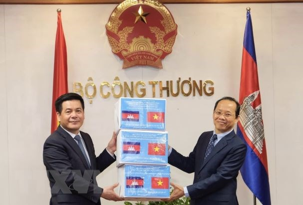 Việt Nam-Campuchia thúc đẩy quan hệ thương mại, công nghiệp