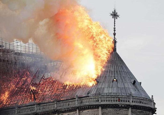 Thế giới tuần qua: Bàng hoàng vụ cháy Nhà thờ Đức Bà Paris