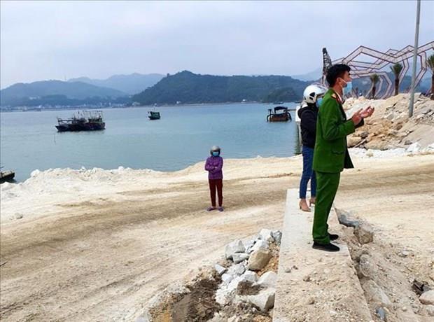 Xử phạt 100 triệu đồng công ty đổ trộm đất ra vịnh Bái Tử Long