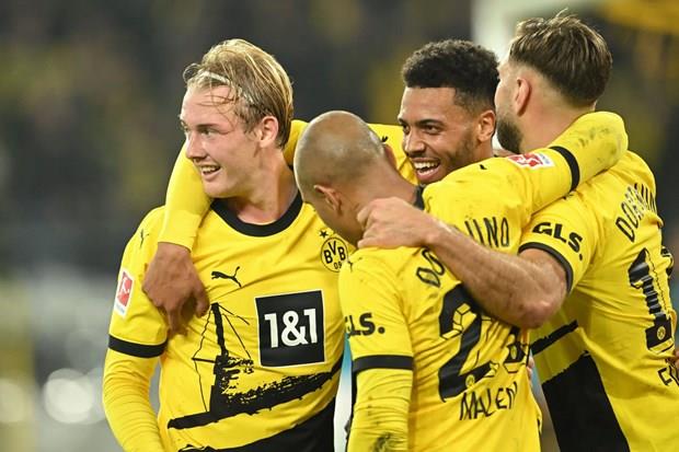 Vòng 8 Bundesliga: Borussia Dortmund tạm chiếm ngôi đầu bảng