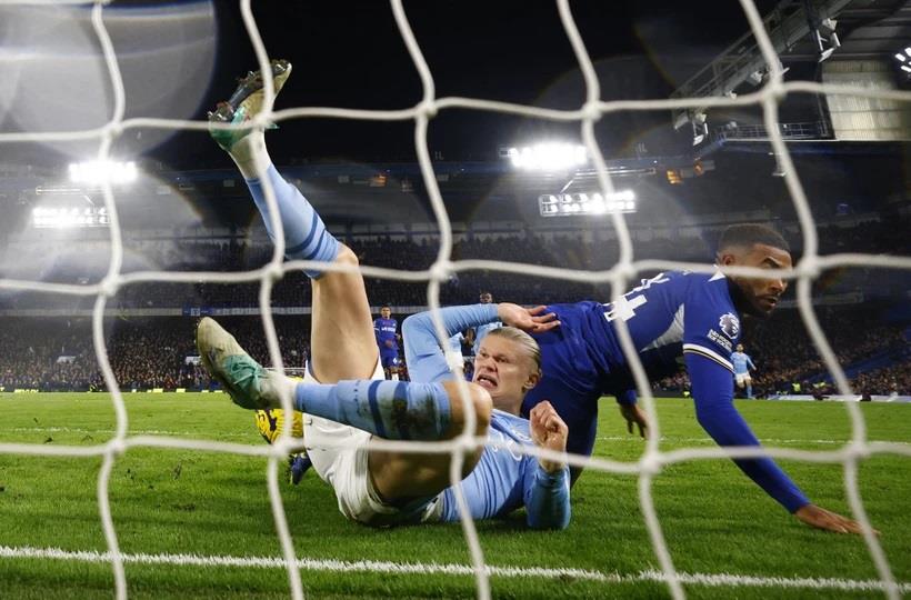 Premier League: Chelsea-Man City chia điểm điên rồ, Liverpool lên top 2