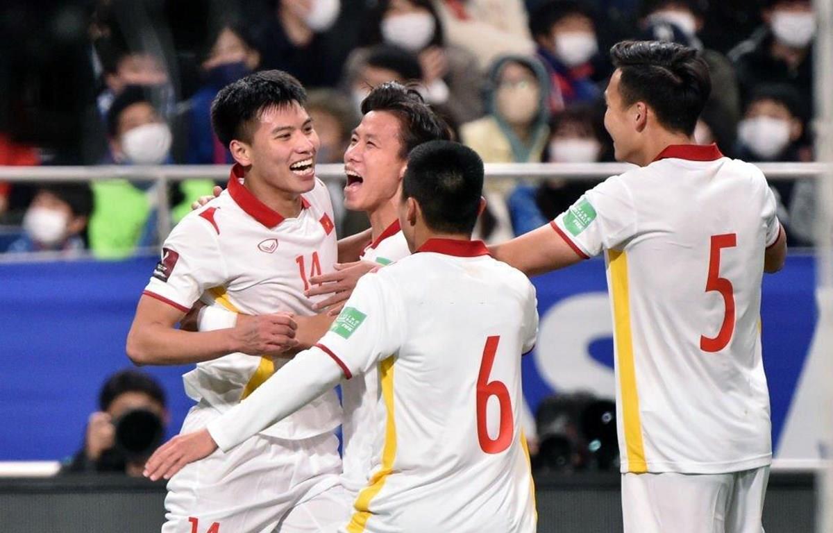 Trung vệ Thanh Bình tạo nên lịch sử với bàn thắng vào lưới Nhật Bản