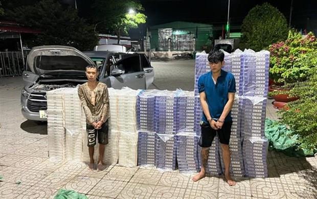 Tây Ninh: Khởi tố hai đối tượng vận chuyển 15.000 bao thuốc lá lậu
