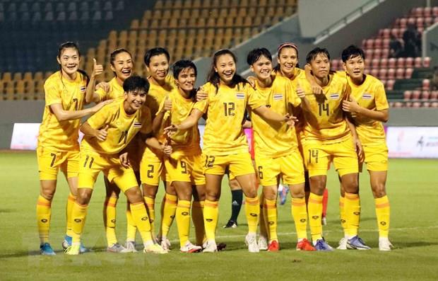 Tuyển bóng đá nữ Thái Lan thắng đậm Singapore ở ngày ra quân