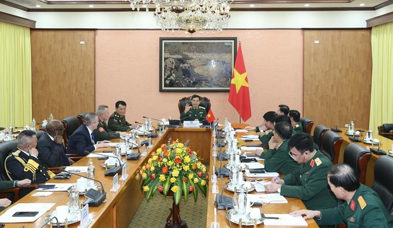 Đại tướng Phan Văn Giang tiếp Trưởng đoàn Quân đội các nước