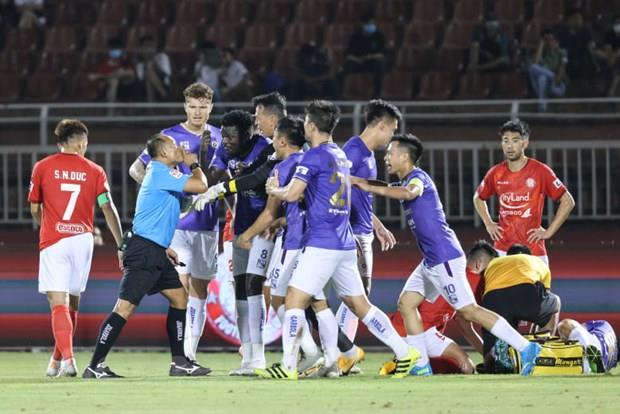 Thắng đậm TP.HCM, Hà Nội FC tạm leo lên ngôi đầu V-League 2021