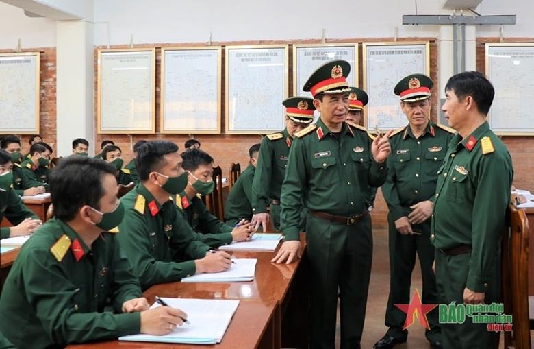 Đồng chí Phan Văn Giang làm việc tại Học viện Lục quân