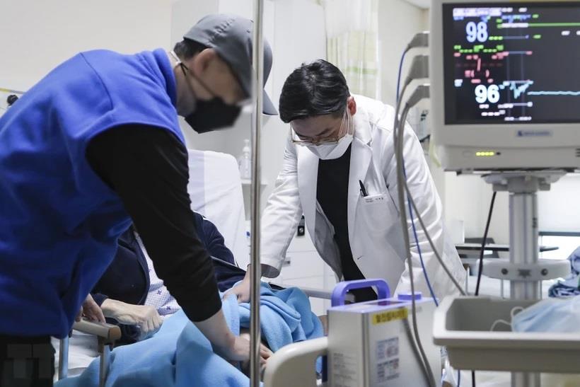 Hàn Quốc kiên quyết giữ kế hoạch tăng chỉ tiêu tuyển sinh y khoa