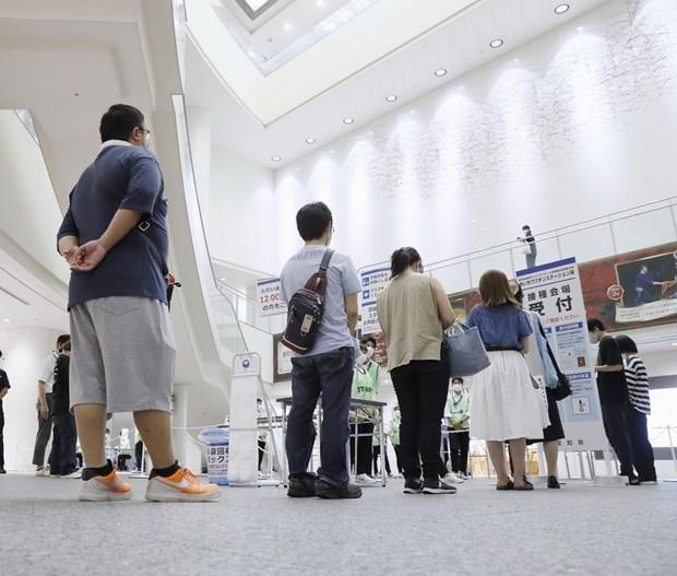 Nhật Bản cho phép người nhiễm biến thể Omicron tự cách ly ở nhà