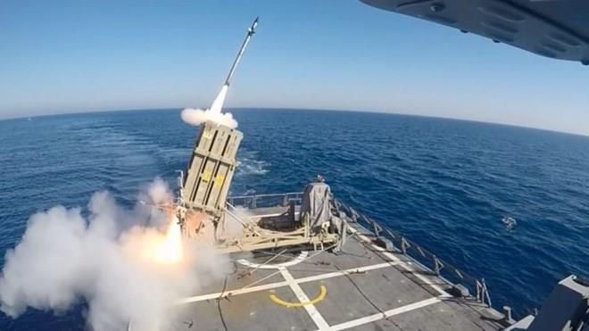 Israel lắp đặt hệ thống phòng thủ tên lửa Vòm Sắt trên tàu chiến