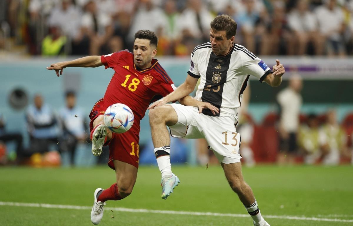 Tây Ban Nha-Đức bất phân thắng bại, bảng E kịch tính khó lường