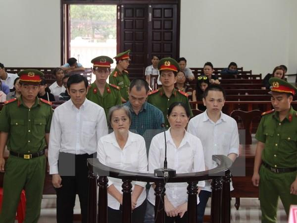 Phạt tù nhóm buôn lậu xe ôtô tiền tỷ từ Campuchia về Việt Nam