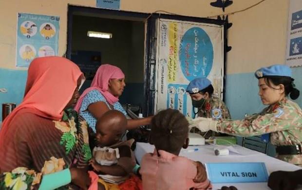Đội Công binh Việt Nam khám bệnh từ thiện cho người dân tại Abyei