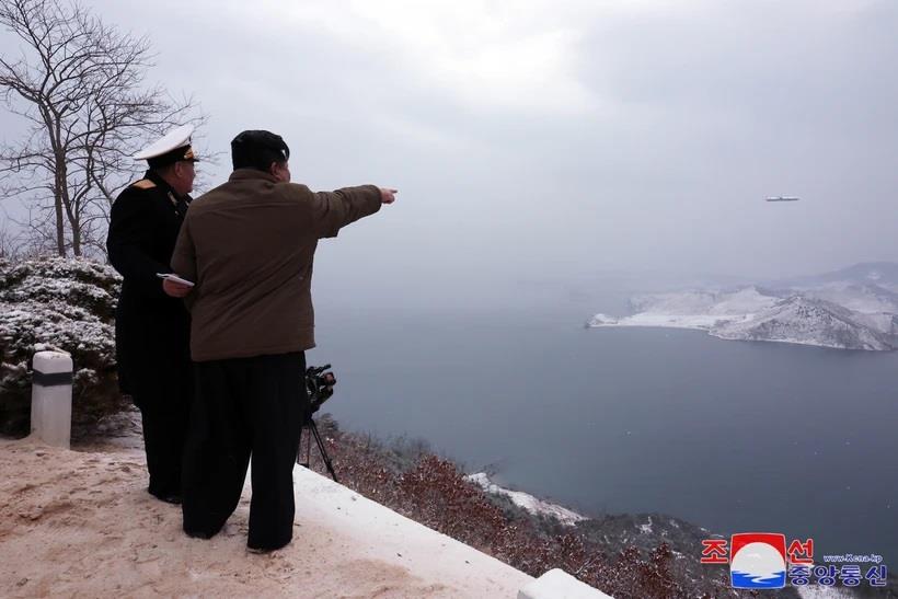 Nhà Lãnh đạo Triều Tiên thị sát buổi phóng thử tên lửa mới