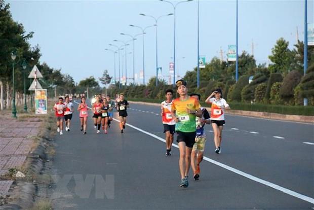 Gần 400 vận động viên tham dự Giải việt dã Mui Ne Dunes Marathon