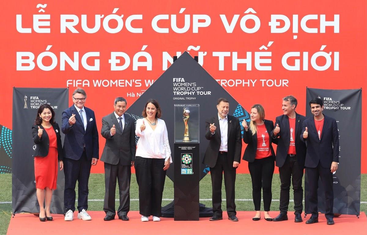 HLV Mai Đức Chung: ‘Tự hào với hình ảnh cúp World Cup nữ tại Việt Nam’