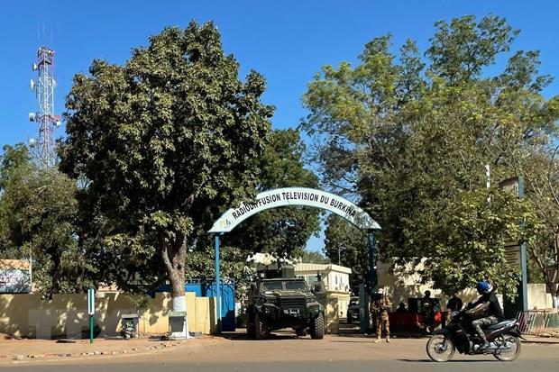 Quân đội Burkina Faso phế truất Tổng thống và đình chỉ Hiến pháp