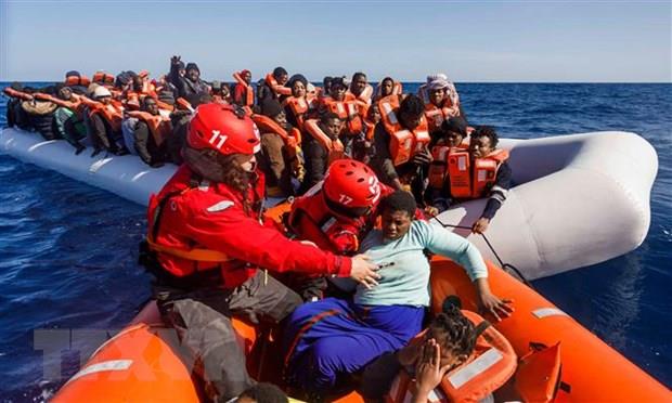 Pháp tiến hành giải cứu 108 người di cư trên biển Manche