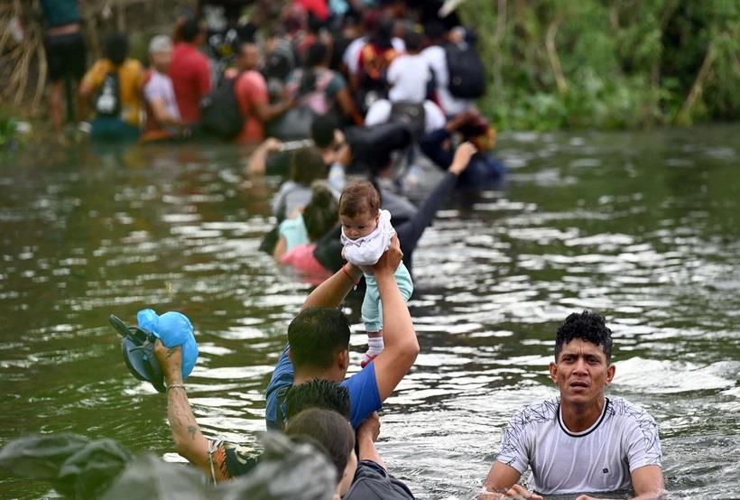 Mỹ, Mexico nhất trí duy trì mở cửa khẩu, giải quyết vấn đề người di cư
