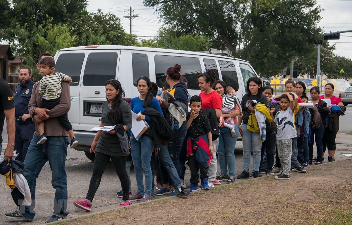 Mỹ bổ sung nhiều biện pháp đẩy nhanh tiến trình trục xuất người di cư